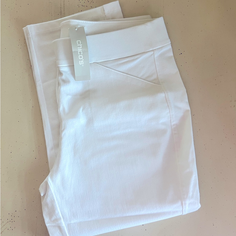 🤍 🆕 Chicos Travelers White Capri Stretch Pants
